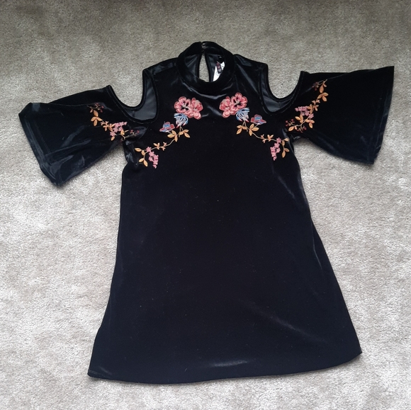 Flowy 70's Black Floral Dress - Picture 1 of 3